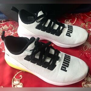 Puma 10 Cell White Neon Green Sneakers style 195424 - 006 Size 10